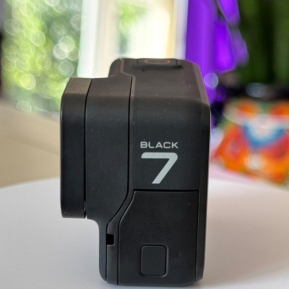 GoPro HERO7 Black 4K Waterproof Action Camera + Battery & Accessories Bundle - Picture 5 of 16